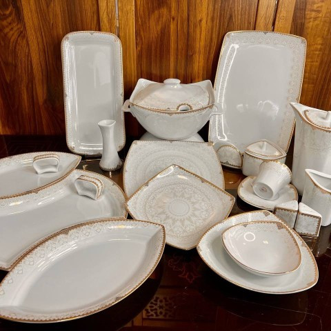 سرویس چینی پردیس طرح سیسیل طلایی کف گل 12نفره