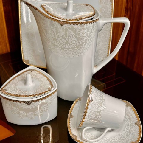 سرویس چینی پردیس طرح سیسیل طلایی کف گل 12نفره